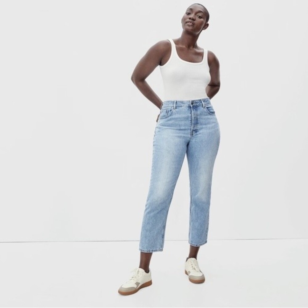 Everlane Curvy 90’s Minimalist High Waist Straight Leg Light Wash Cheeky Jean